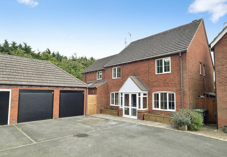 This week we have looked at a ‘five-bedroom home situated at the foot of a cul-de-sac in Whitnash, currently available for £650,000 