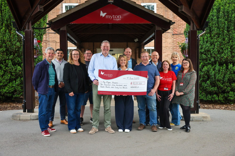 The Myton Hospices, CEO Ruth Freeman receives the donation from Kenilworth Rugby Club Chairman, Paul Fountaine (tall blue shirt) together with members of the fundraising team at The Myton Hospices and volunteers from Kenilworth RFC and KENFEST who have helped raise the funds (image supplied) The Myton Hospices, CEO Ruth Freeman receives the donation from Kenilworth Rugby Club Chairman, Paul Fountaine (tall blue shirt) together with members of the fundraising team at The Myton Hospices and volunteers from Kenilworth RFC and KENFEST who have helped raise the funds (image supplied)