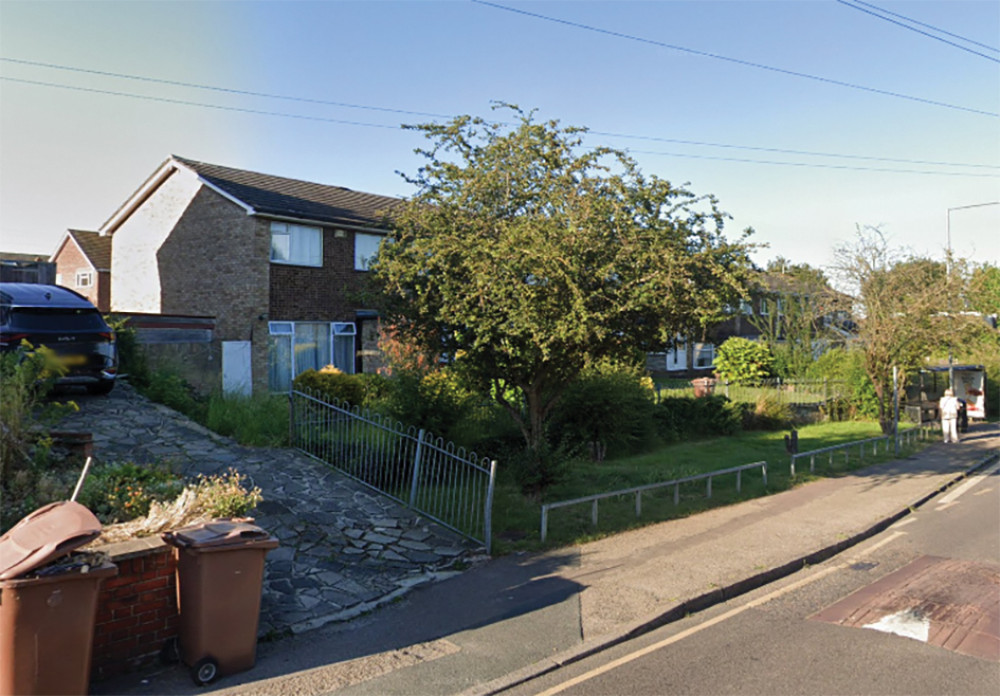The proposed HMO is close to the High Street. The proposed HMO is close to the High Street.