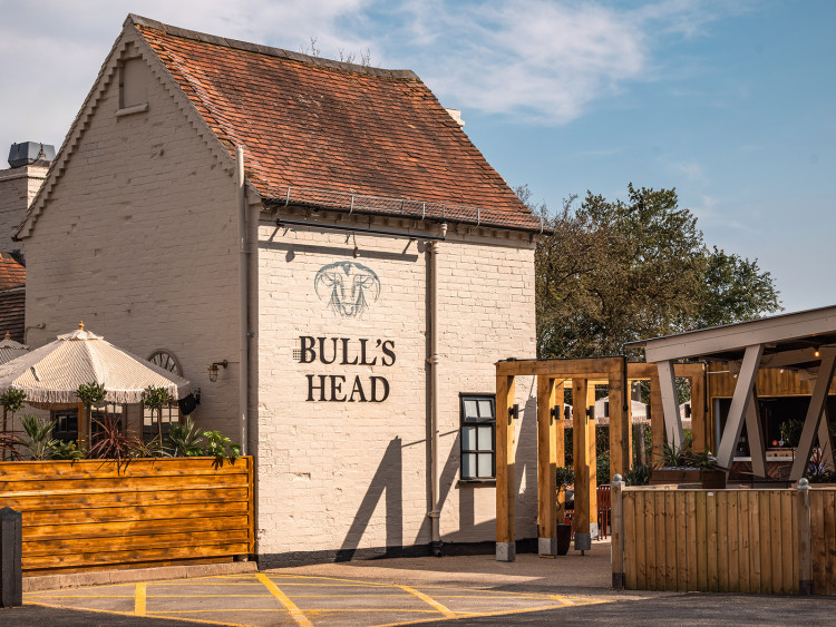 Outside at the Bull's Head in Earlswood (image via Thwaites)