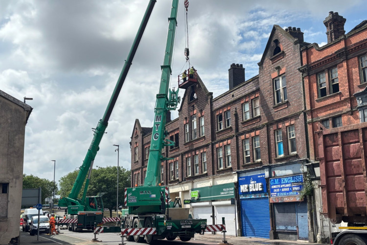 A demolishion crew is dismantling the top of a fire-hit building in Longton. (Nub News)
