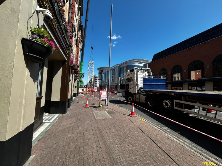 A crane is currently being removed on Clarence Street, Kingston (Credit: Tilly O'Brien)