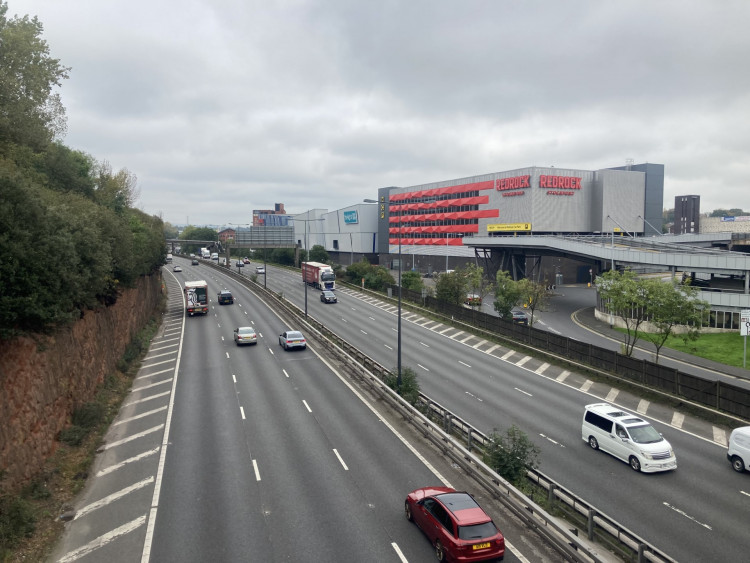 The M60 has re-opened between J25 and J1 near Stockport Pyramid, following an eight-vehicle crash between lorries, cars, and a van (Image - Nub News)