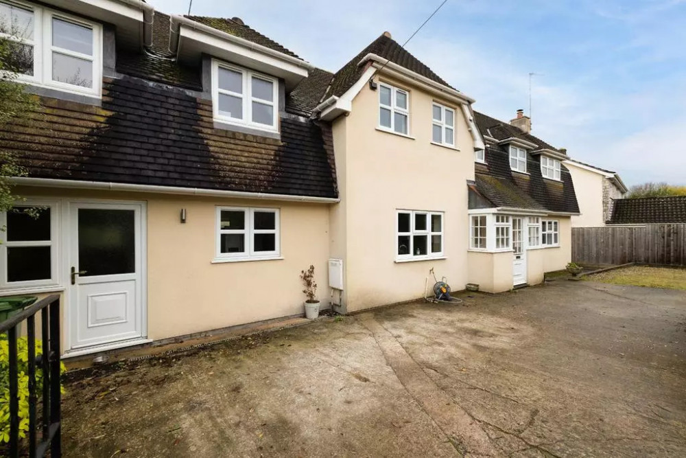 Poundfold House sits in an elevated spot in Croscombe, with far-reaching views and a sun-soaked, south-facing garden. Poundfold House sits in an elevated spot in Croscombe, with far-reaching views and a sun-soaked, south-facing garden.