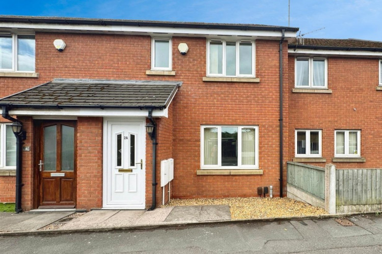 This week we are showcasing a three-bedroom townhouse Stoke-on-Trent with brand new carpets and an attractive family bathroom available to rent for £850pcm.(Stephenson Browne)