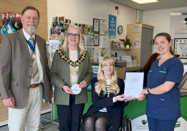 Consort Mike Wesley, former mayor Kay Wesley, Dr Deborah Lawson and Suzie Gregory at Congleton Veterinary Centre (Credit: CTC)