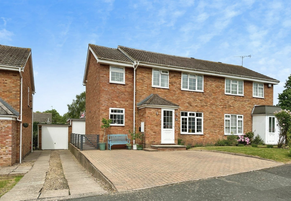 This week we have looked at a four-bedroom house on Penfold Close, Bishops Tachbrook, Leamington Spa, currently available for £390,000 This week we have looked at a four-bedroom house on Penfold Close, Bishops Tachbrook, Leamington Spa, currently available for £390,000