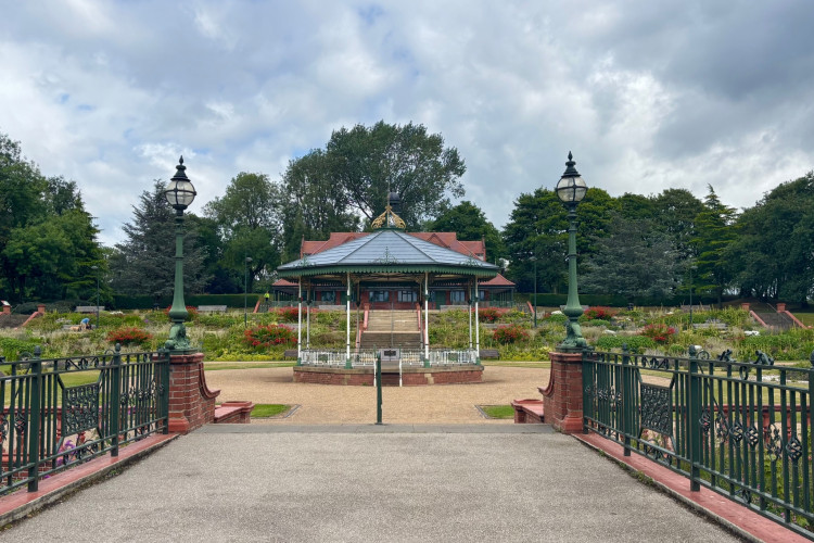 Six Towns Carnival runs on Sunday at Hanley Park 11am-7pm. (Nub News)
