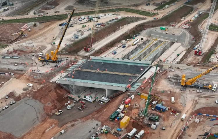 The new A46 bridge was installed near Stoneleigh in April (image via HS2)