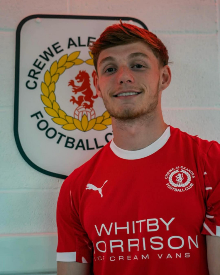 Crewe Alexandra have secured the signing of attacking midfielder, Tommi O'Reilly, on a season-long loan from Aston Villa (Crewe Alex).