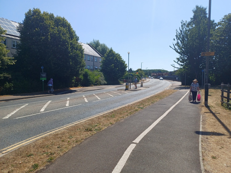 Existing cycle lanes on the A39 Strawberry Way in Wells. (Photo: Daniel Mumby) 