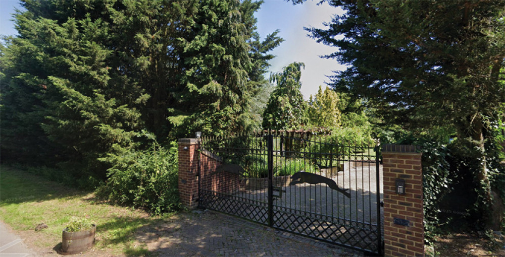 The site off Black Bush Lane. The site off Black Bush Lane.