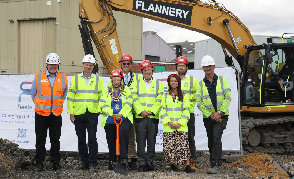 From left: Ahaun Wood - Senior Asset Manager, Port of Tilbury; Chris Morrison – CEO, Fleete; MayorCllr Sue Shinnick; Deputy Mayor of Thurrock Cllr Steve Liddiard; Martin Whiteley -CEO, Thames Freeport; Giovanna Baffa - Performance & Risk Manager, Thames Freeport; Paul Middlemiss- Head of Sales UK & Ireland, Heliox; Stephen Millard – Site Manager, Envevo. From left: Ahaun Wood - Senior Asset Manager, Port of Tilbury; Chris Morrison – CEO, Fleete; MayorCllr Sue Shinnick; Deputy Mayor of Thurrock Cllr Steve Liddiard; Martin Whiteley -CEO, Thames Freeport; Giovanna Baffa - Performance & Risk Manager, Thames Freeport; Paul Middlemiss- Head of Sales UK & Ireland, Heliox; Stephen Millard – Site Manager, Envevo.