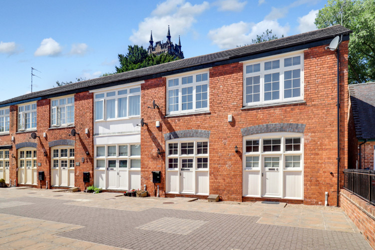 Open-plan two-bed converted cottage in Kirkland Close, Ashby