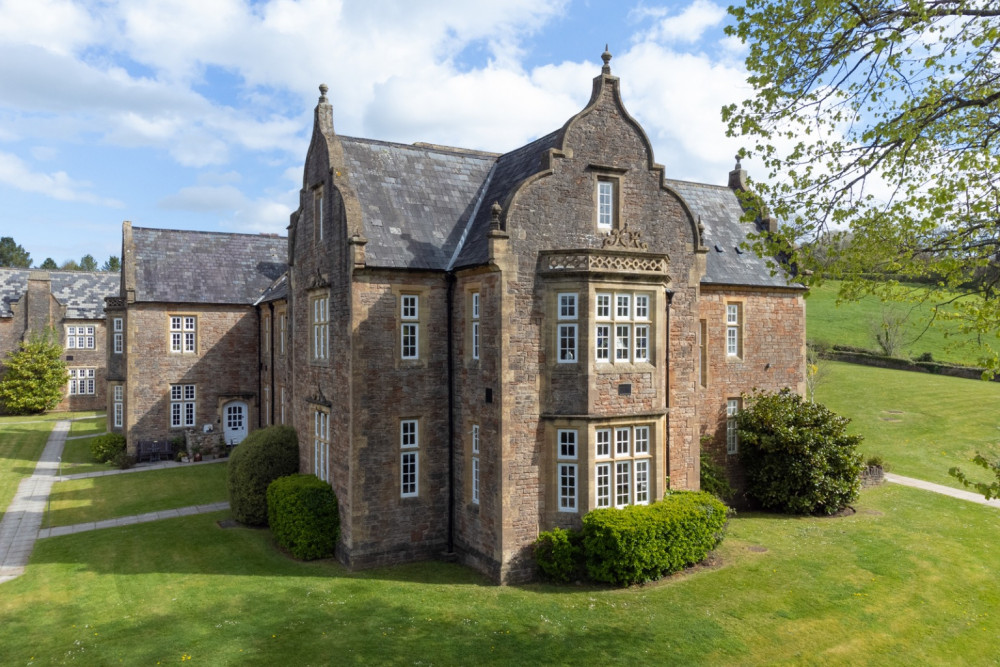 This week’s featured property takes period charm, wraps it in light, and throws in a cricket pitch for good measure. This week’s featured property takes period charm, wraps it in light, and throws in a cricket pitch for good measure.