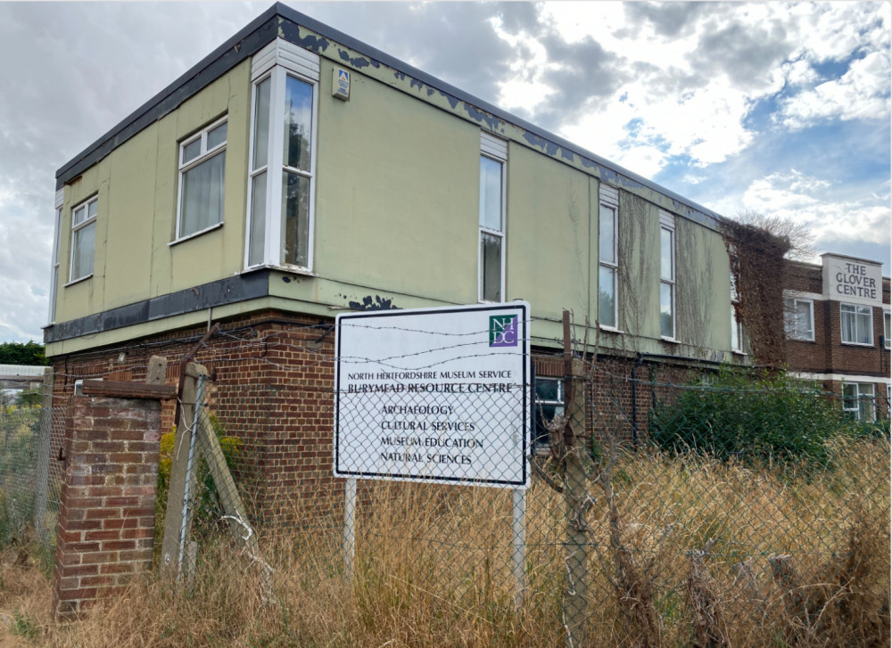 The aging Hitchin site The aging Hitchin site