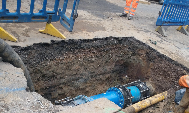Thames Water confirms the burst pipe on Richmond Hill has been fixed, but gas network repairs are still ongoing (credit: Thames Water).