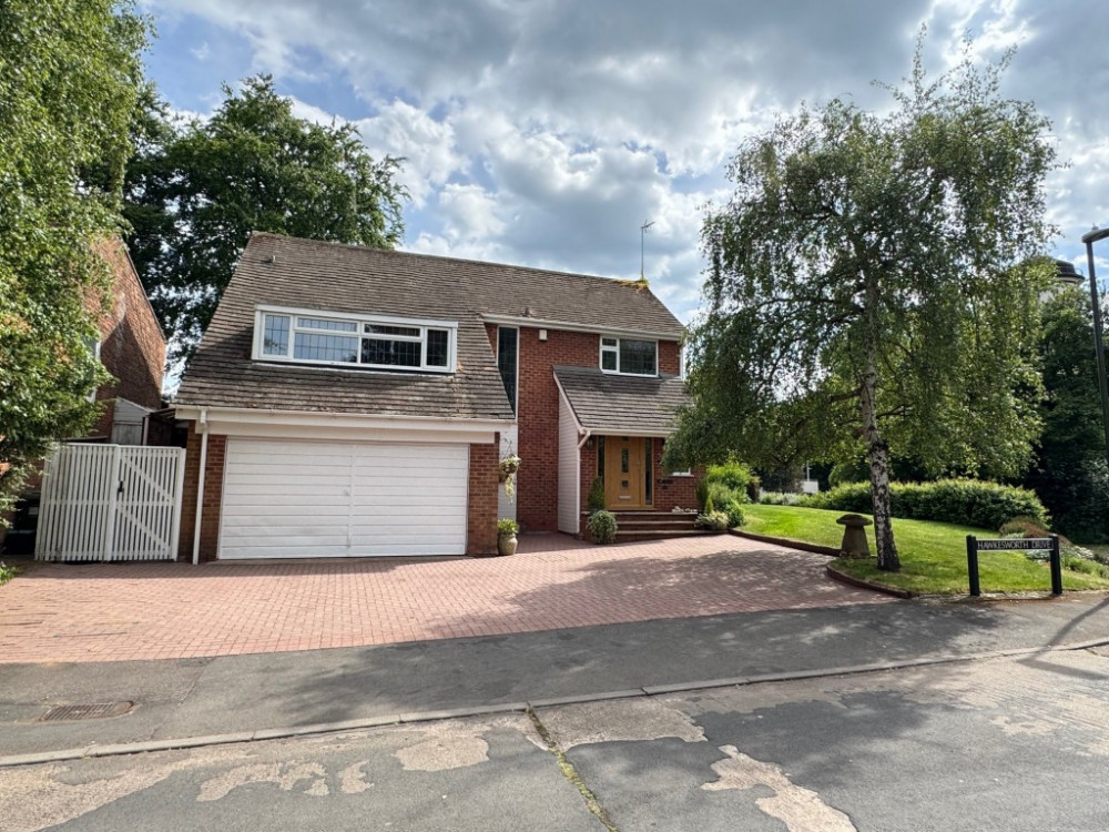 This week we have looked at a five-bed home on Hawkesworth Drive currently available for £895,000 This week we have looked at a five-bed home on Hawkesworth Drive currently available for £895,000