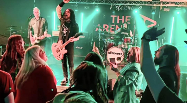 Foo Fighters & Alanis Morrisette Double Tribute.