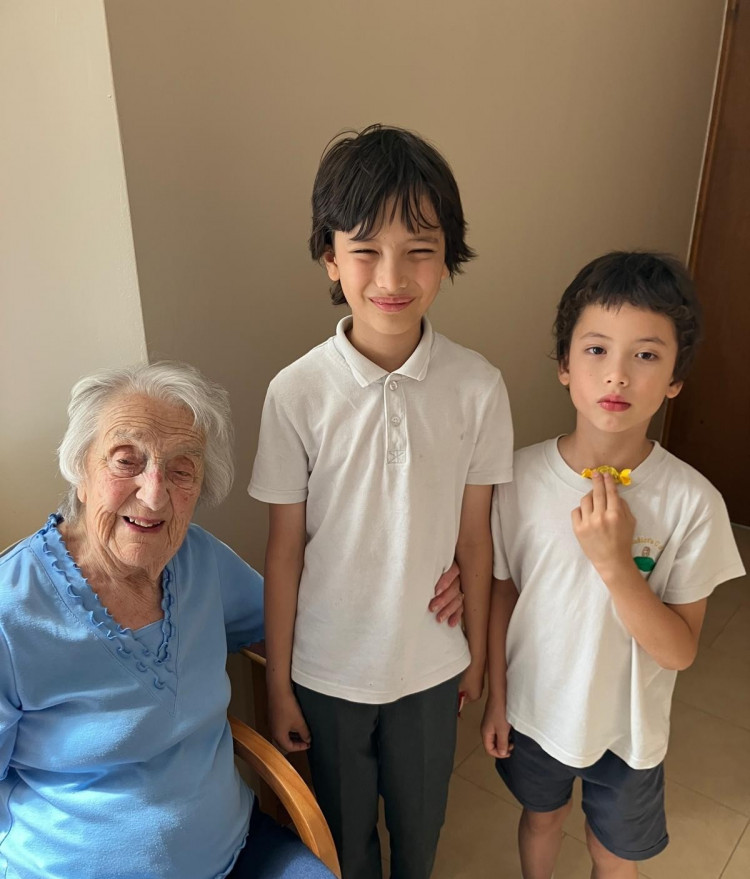 L-R Joan Hawken with great grandsons Mori and Ruben