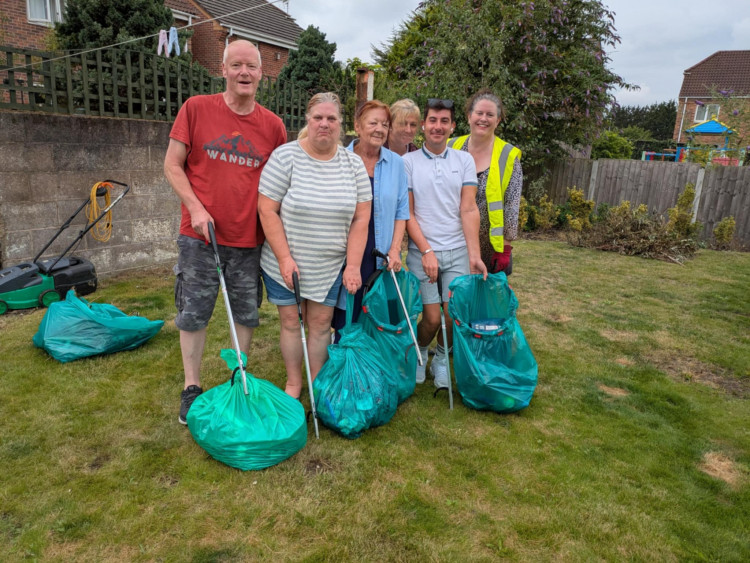 A few tenants during the clean-up operation with Cllr Nicola Cook. (Photo: Nub News)