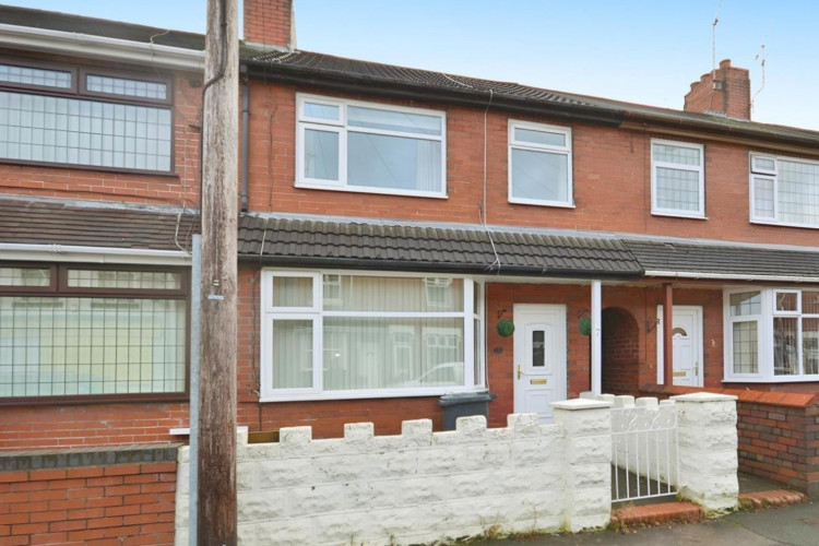 This week, we are showcasing a three-bedroom terraced house in North Staffordshire available to rent for £850pcm. 