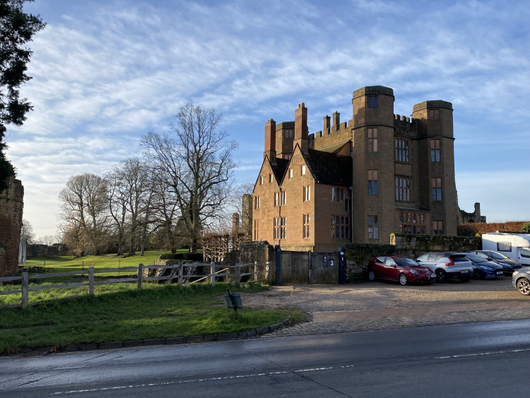 Work on the new crossing to Kenilworth Castle continues (image by Nub News)