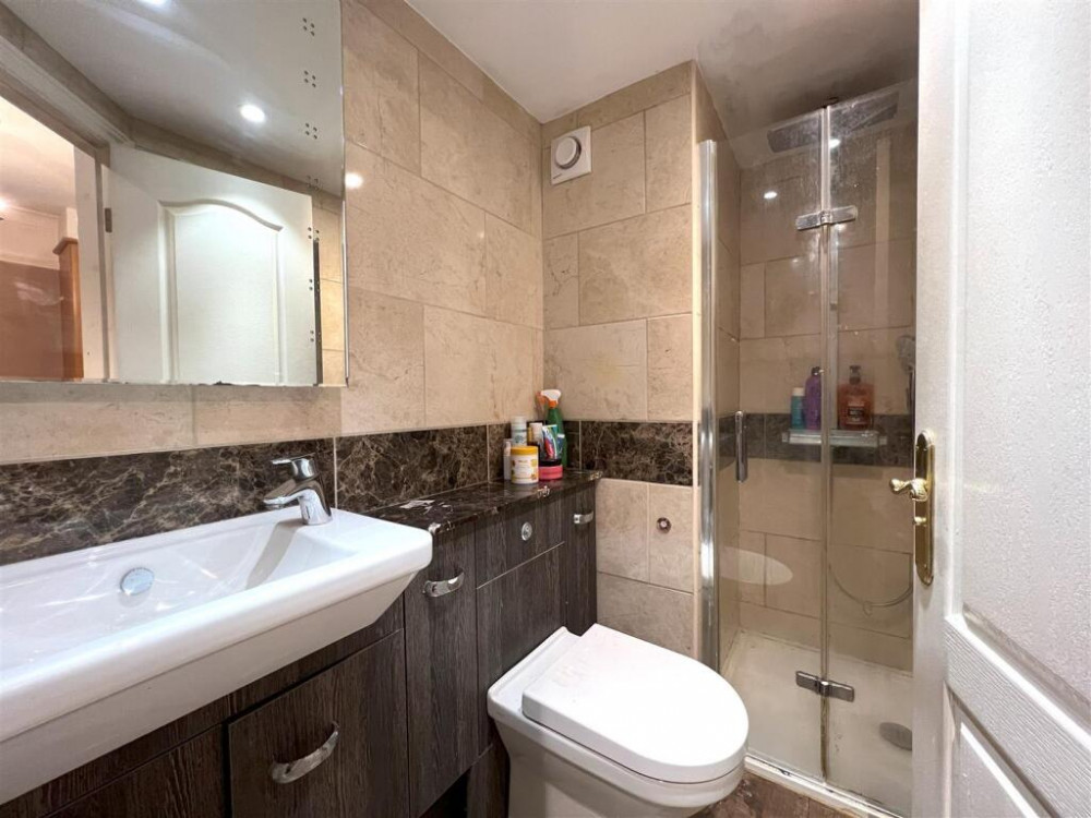 Master bedroom's ensuite (Credit: Stephenson Browne)