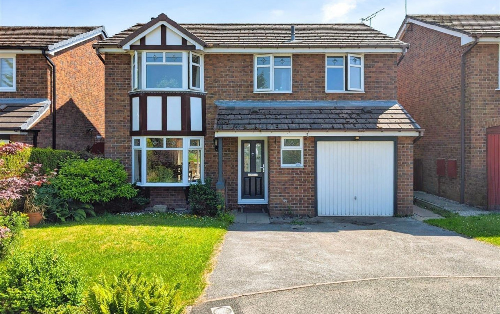 Impressive detached family home in the tranquil cul-de-sac of Delamere Close. (Photos: Stephenson Browne) Impressive detached family home in the tranquil cul-de-sac of Delamere Close. (Photos: Stephenson Browne)