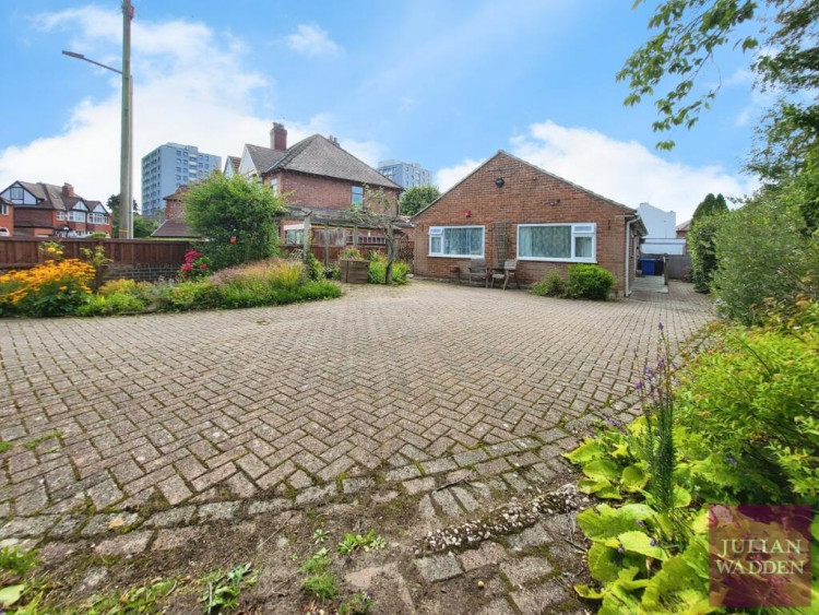 Julian Wadden presents this Abbey Grove bungalow; cosy, quiet, and with three sizeable bedrooms (Image - Julian Wadden)