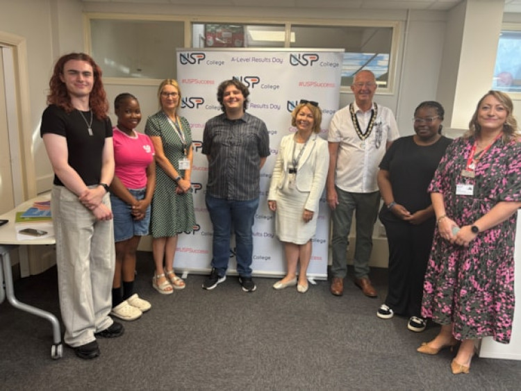 Cllr Vikki Hartstean with students at USP 