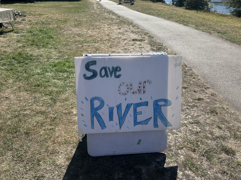 Save Our Lands and River hosted a Picnic and Paddle event in protest of Thames Water's Teddington Direct River Abstraction project (Credit: Tilly O'Brien)