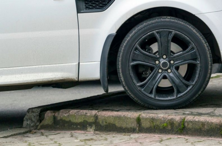 Wells police intensify efforts against pavement parking, citing risks to pedestrians and infrastructure. 