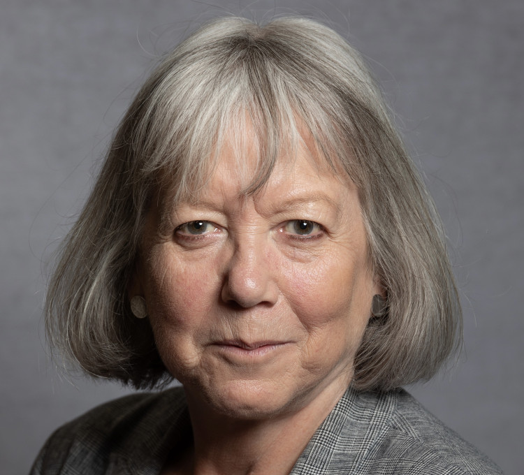 Cllr Lis Burnett.
