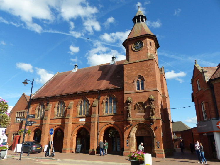 Sandbach Town Hall now has a bank in it... sort of. (Image - CC 4.0 Dave.Dunford https://commons.wikimedia.org/wiki/File:1130352_Sandbach_Town_Hall.jpg)
