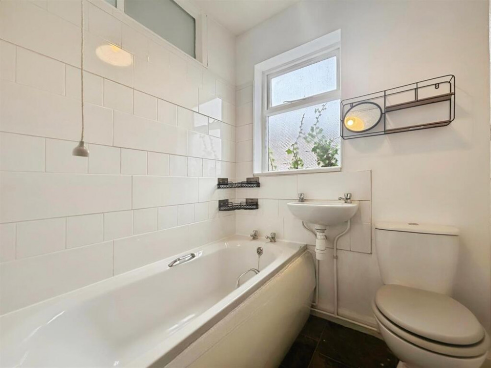 Bathroom (Credit: Stephenson Browne) Bathroom (Credit: Stephenson Browne)