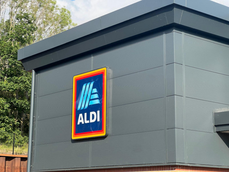 Aldi is giving its staff a pay rise (Credit: Nub News)