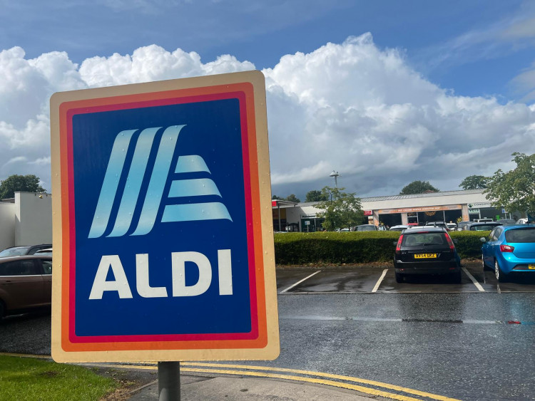 Aldi is giving its staff a pay rise (Credit: Nub News)
