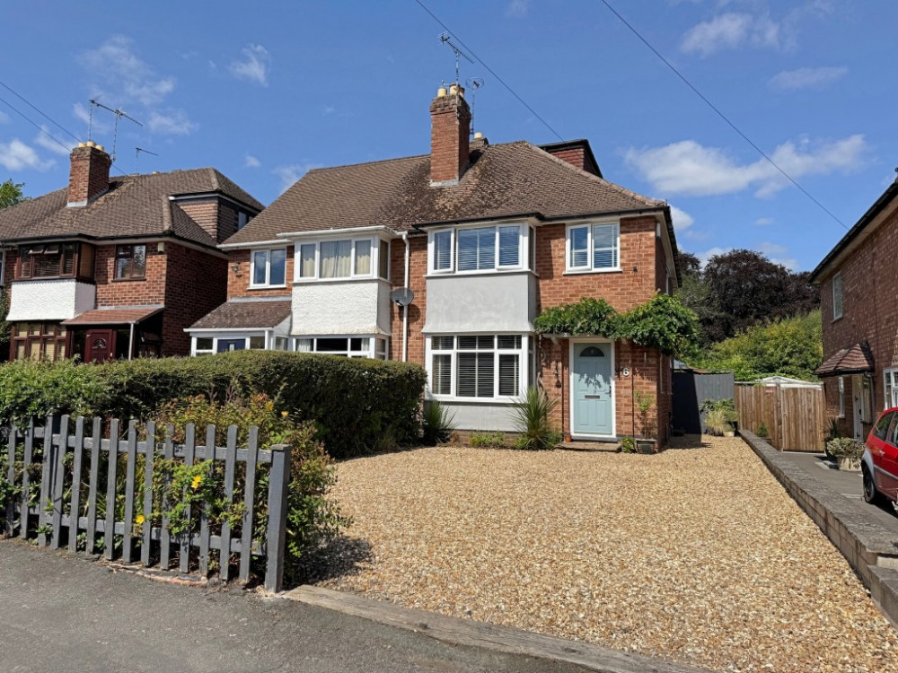 This week we have looked at a four-bedroom home on Oaks Road currently available for £495,000 This week we have looked at a four-bedroom home on Oaks Road currently available for £495,000