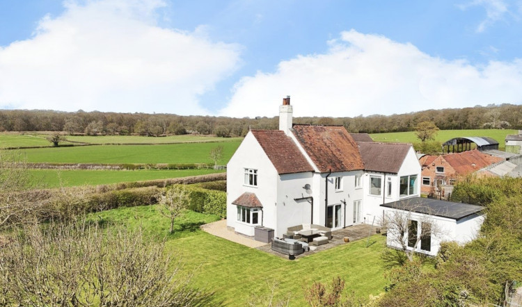 This week we have looked at a five-bedroom farmhouse in Wappenbury currently available for £915,000 