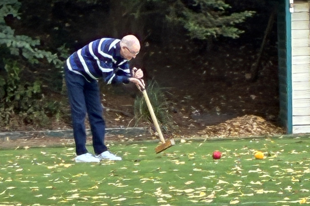 Philip Wood playing among the leaves (image via KTSCC)