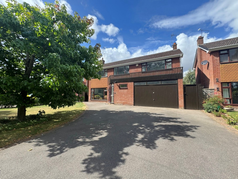 This week we have looked at a five-bed home on Suncliffe Drive, currently available for £795,000 This week we have looked at a five-bed home on Suncliffe Drive, currently available for £795,000