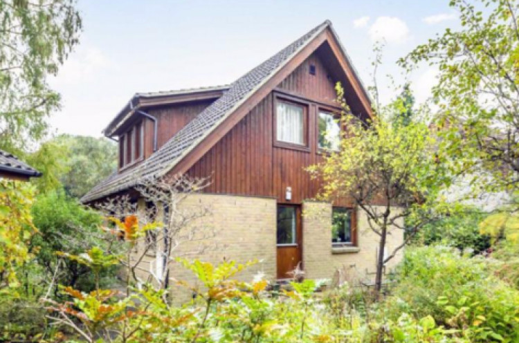 Picture of 77 Broad Lane, Hampton in 2022 (Credit: RightMove)