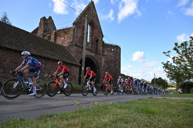 The Tour of Britain came back to Warwickshire for the first time since 2019 (image via SWpix.com)