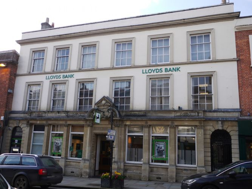 Starting September 29, Lloyds in Wells adjusts their banking hours. Starting September 29, Lloyds in Wells adjusts their banking hours.