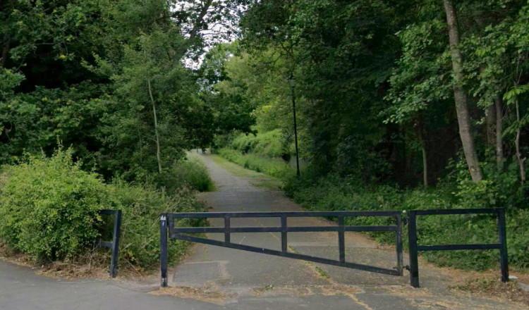 The woman reported being approached by a man in Heaton Mersey Park, carrying what she believed to be a gun (Image - Google Maps)