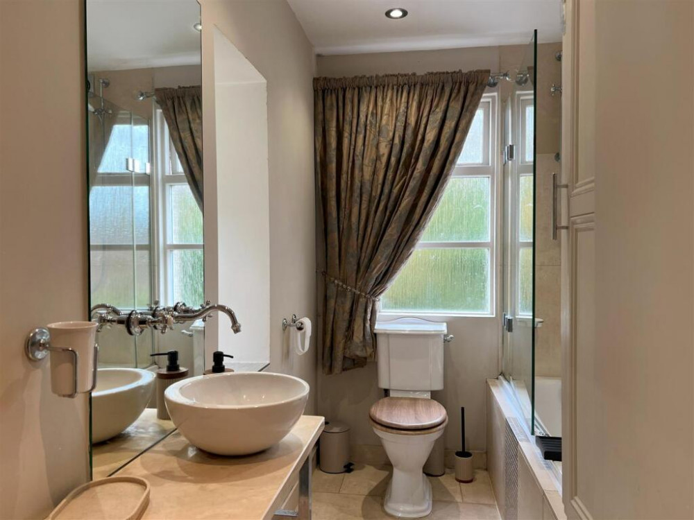 Main family bathroom (Credit: Stephenson Browne)