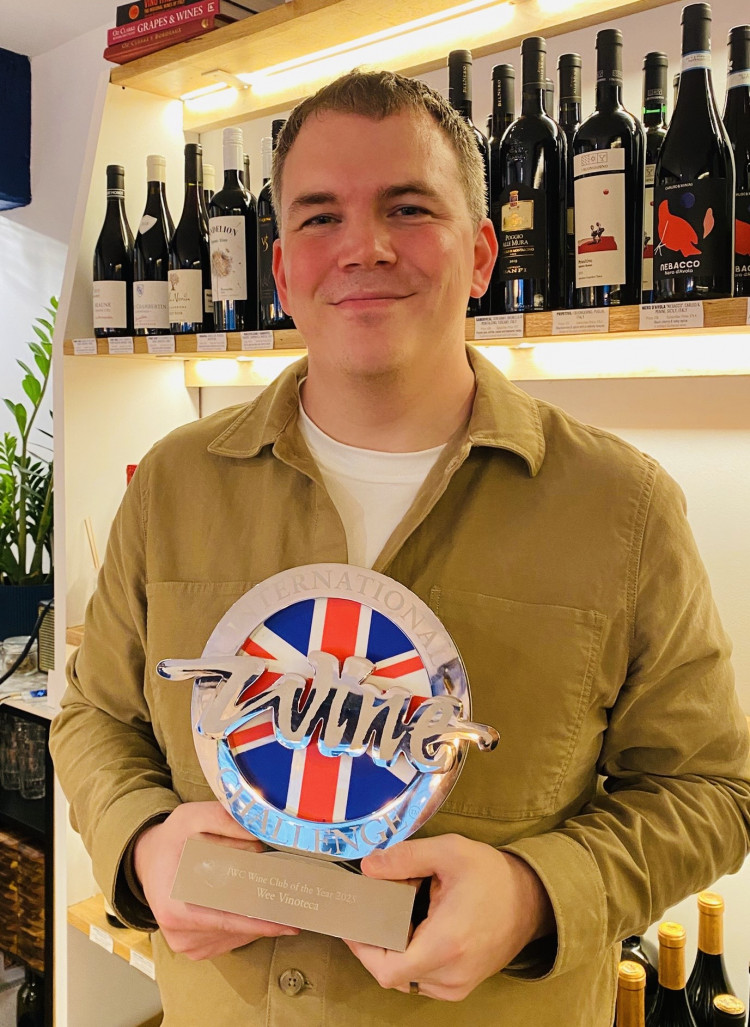 Duncan with the “Oscar” of wine clubs 