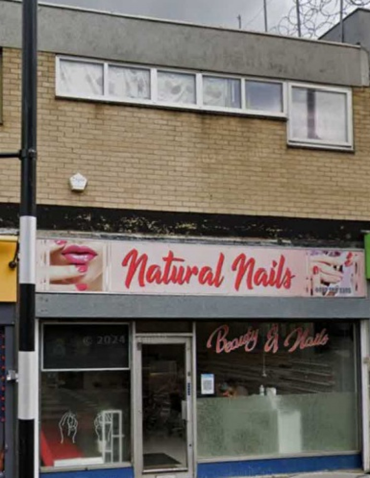 The nail bar and 'flat' above.