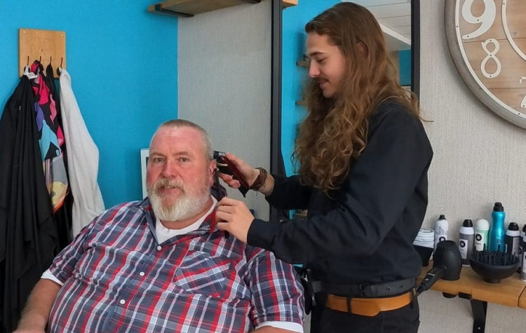Vinny Brennan gives Andy Barratt a trial run ahead of the  Macmillan coffee morning (Credit: Corey Pointon)